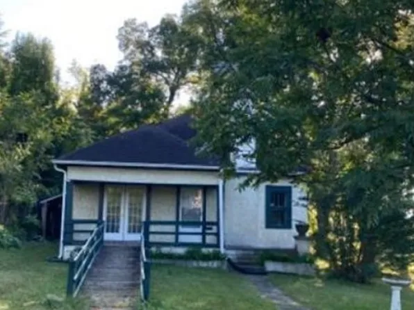 715 Rockford St, Mount Airy, NC 27030