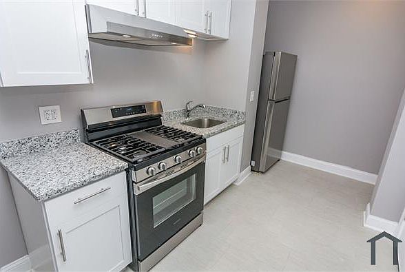 1st image of 442 W 76th St #3