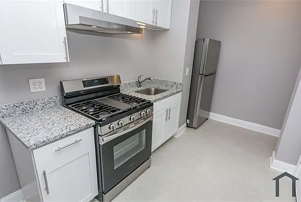 442 W 76th St #3