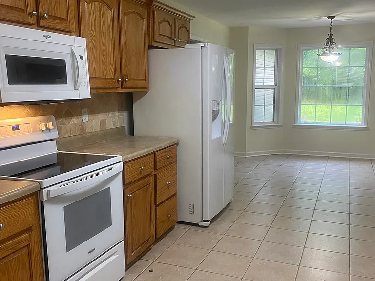 233 Grove Ln — Photo 3