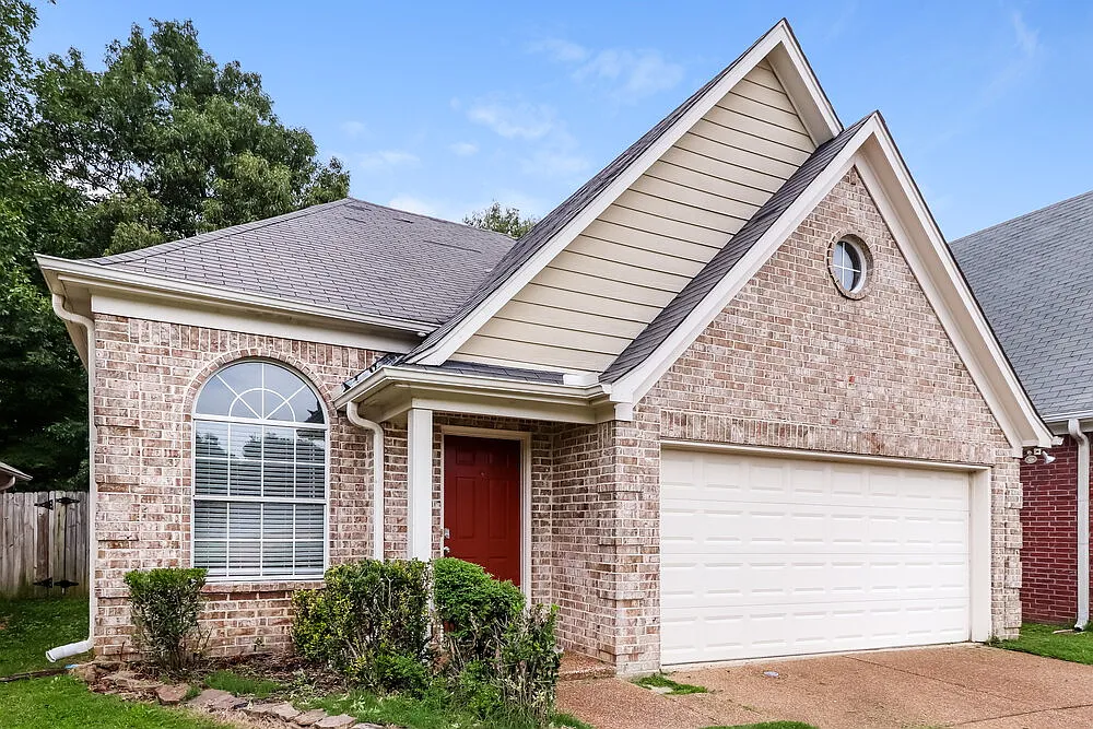 3 bed, 2.0 bath, 1285 sqft, $1,720 — Photo 3