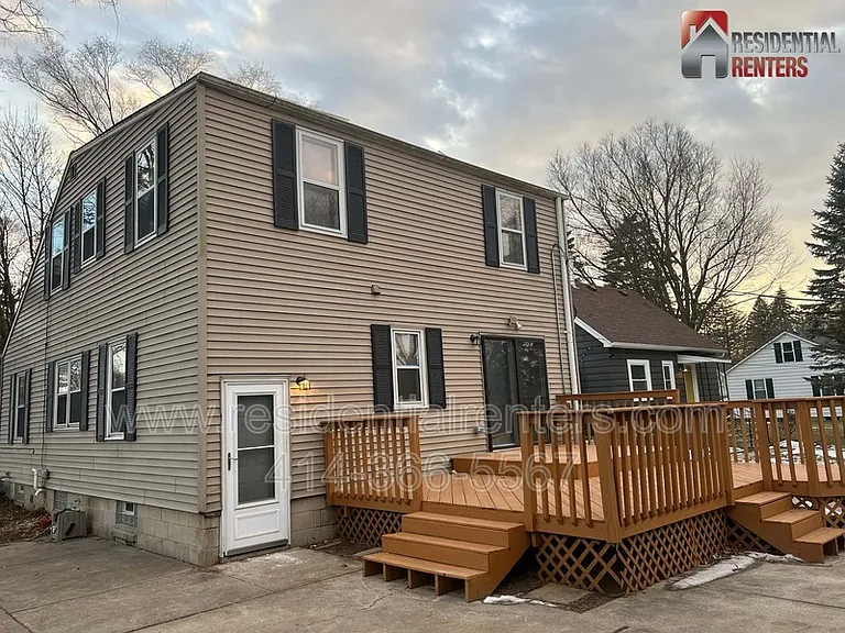 10918 W Wells St — Photo 18