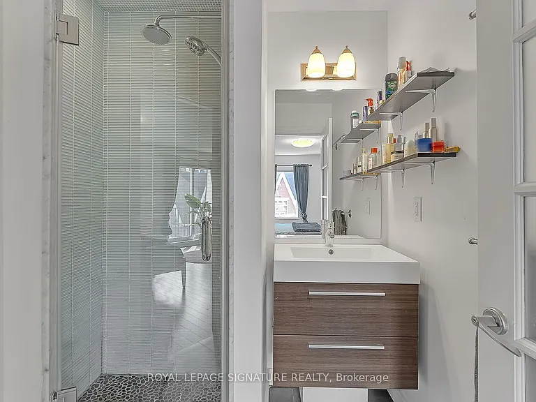 28 Laidlaw St #1612 — Photo 15