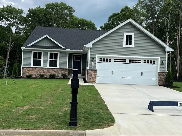 206 Pleasants Ln, Kilmarnock, VA 22482