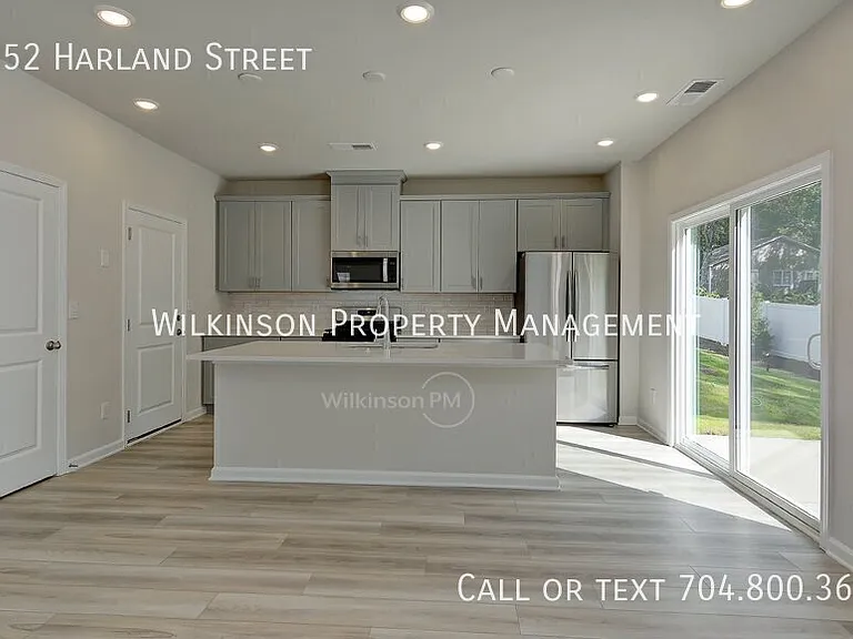1152 Harland St — Photo 9