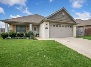 1031 Silverthorn Dr, Centerton, AR 72719