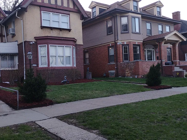 Field St — Photo 117