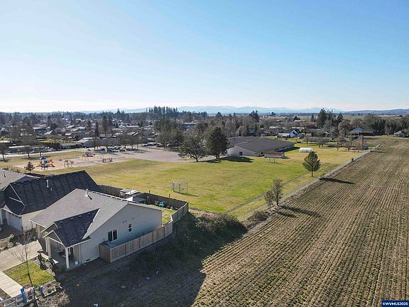 3rd image of 500 Merlot St
