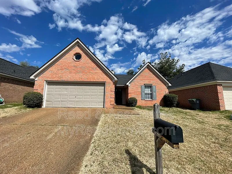 3 bed, 2.0 bath, 1330 sqft, $1,490 — Photo 2