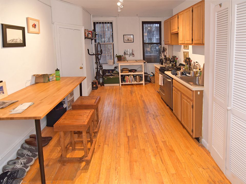 1st image of 526 E 6th St APT 2