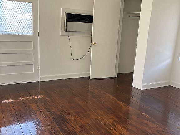 4th image of 326 E Mistletoe Ave #3