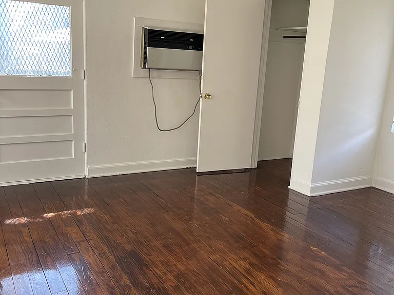 326 E Mistletoe Ave #3 — Photo 4