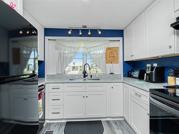 3rd image of 1520 Blue Heron Dr