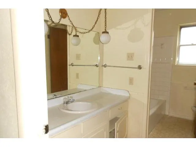 Bathroom - 1608 Mims St