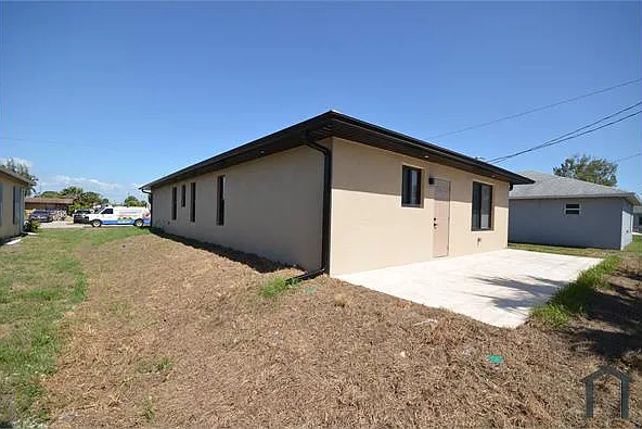 4 bed, 1979 sqft, $2,600 — Photo 2