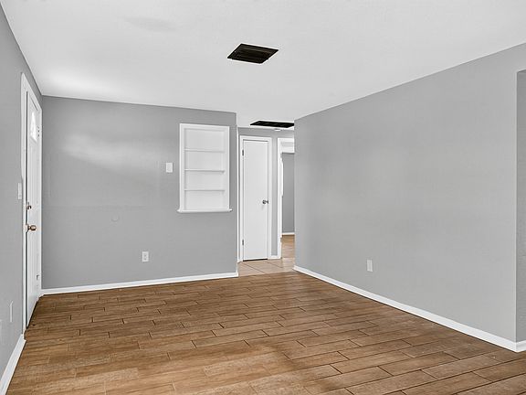 4th image of 4104 Ridgefield Ave