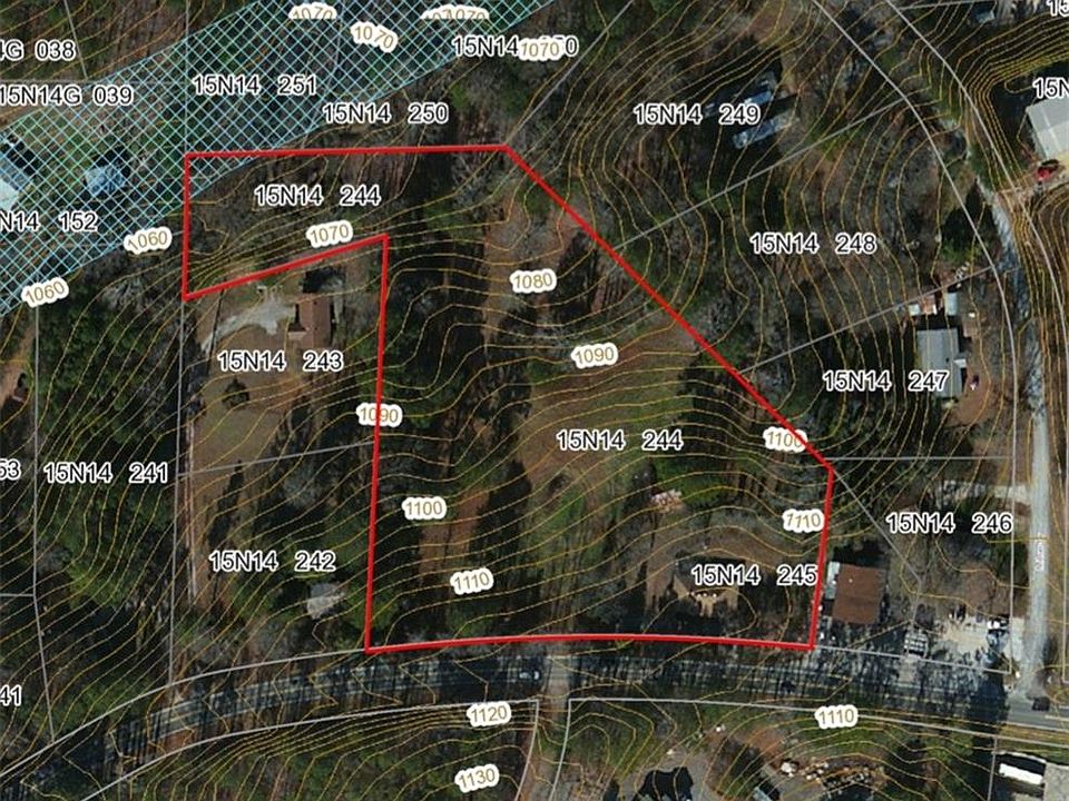 2nd image of 801 Hickory Rd