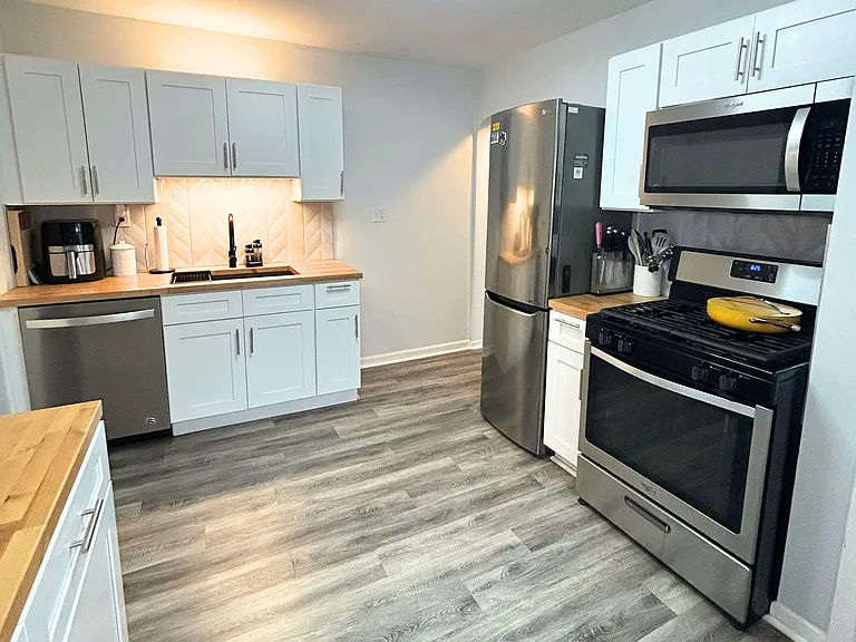 5934 Deering Ave — Photo 4