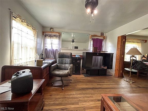5th image of 462 Ferndale Ave