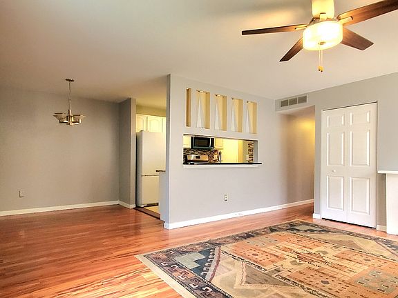 3rd image of 23593 Stonehenge Blvd