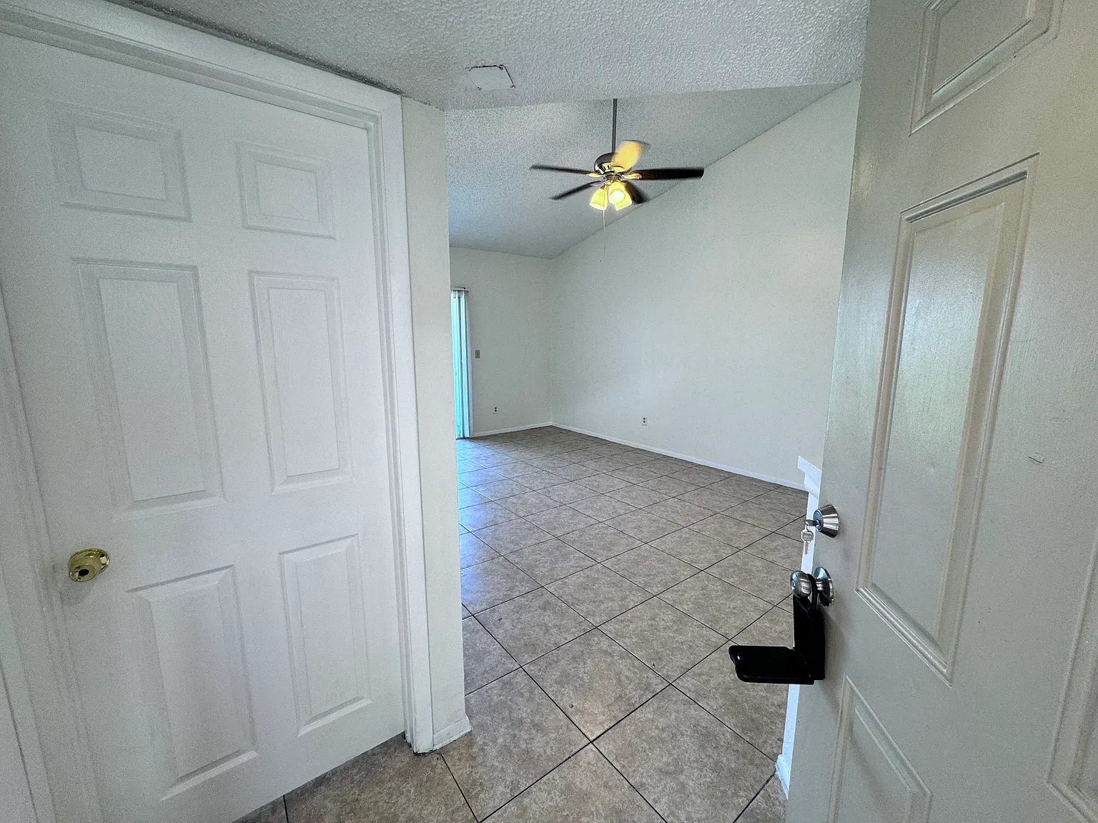 1932 Lake Atriums Circle, #85 - 85 — Photo 4