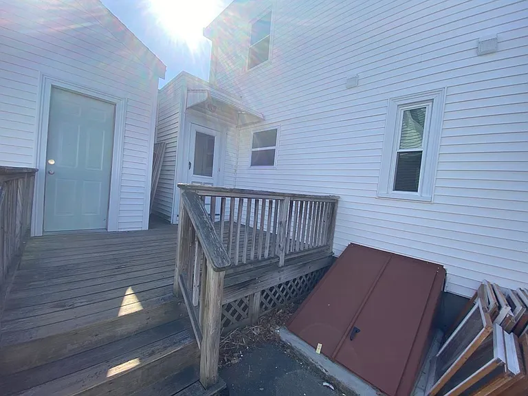 137 Main St — Photo 35