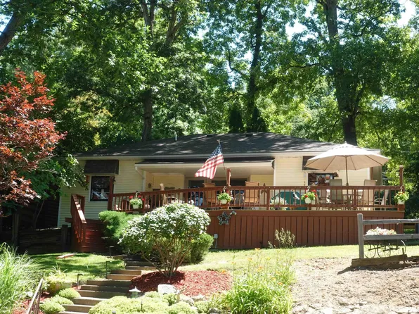 991 Breezy Bluff Dr, Galesburg, IL 61401