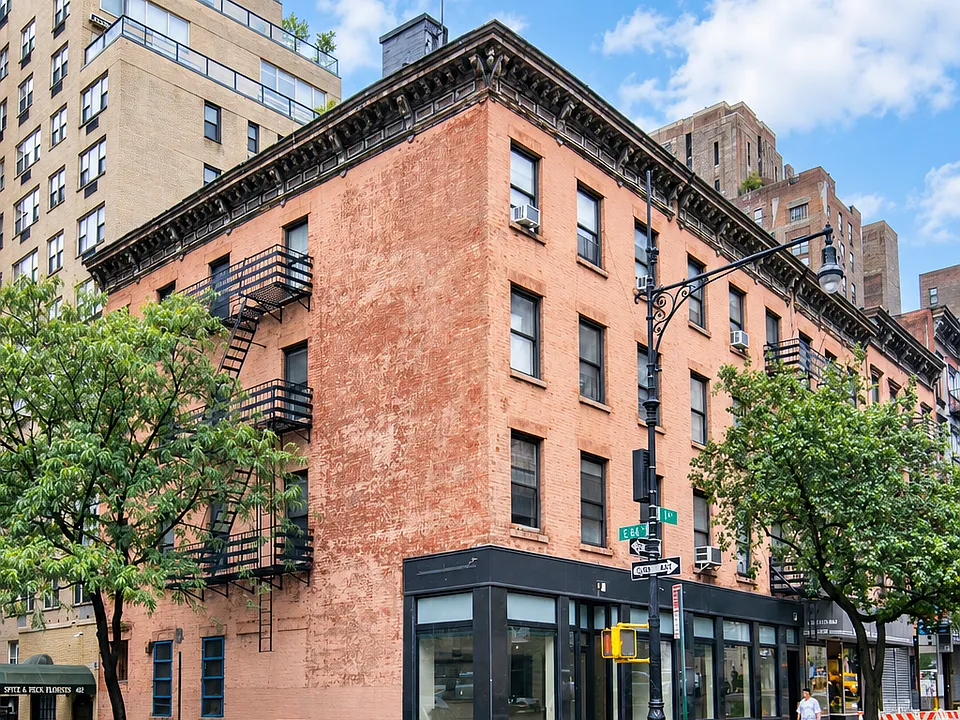 Building Photo 4