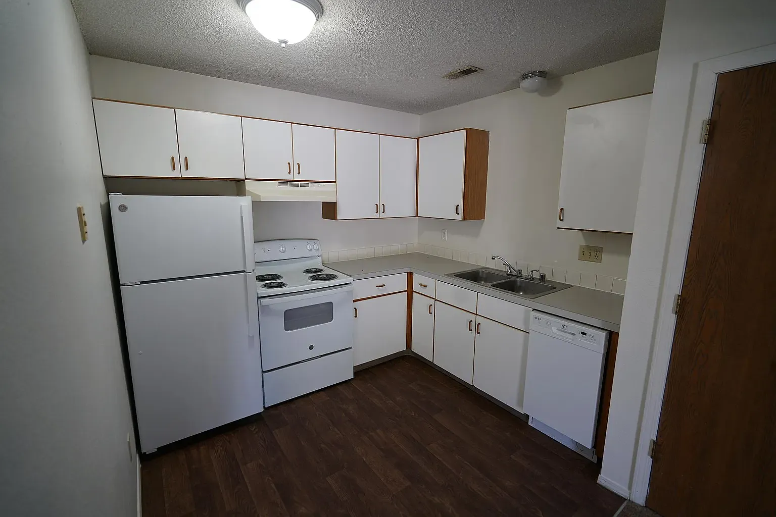 3 bed, 912 sqft, $510 — Photo 3