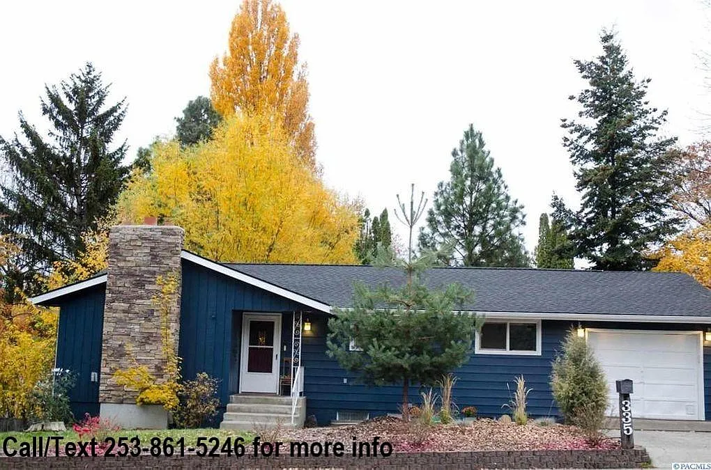 335 NW Larry St — Photo 1