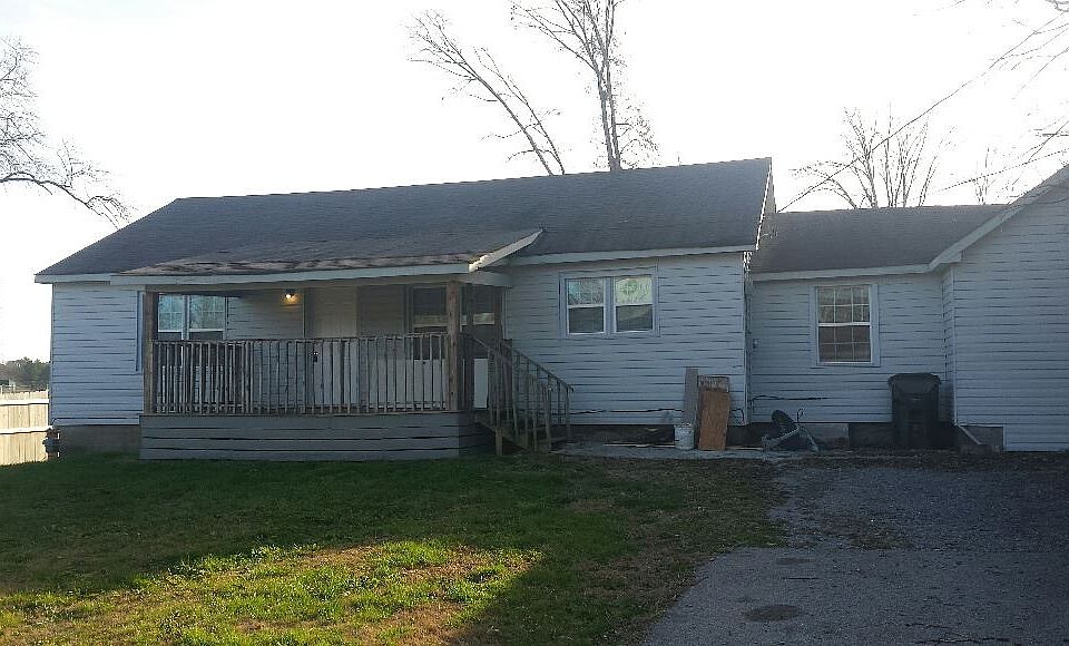 1st image of 111 Lynn Dr SE