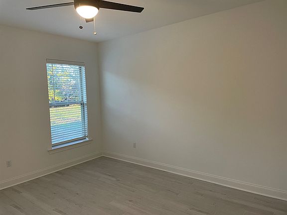 4th image of 407 Rue Evangeline