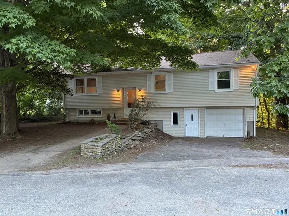 6 Elaine Street, Bozrah, CT 06334
