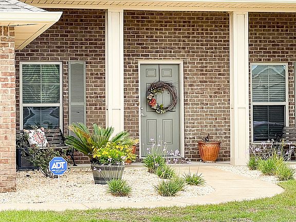 2 benches to enjoy coffee