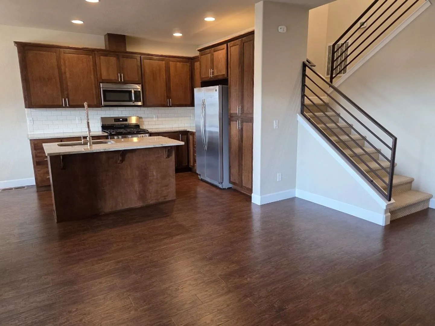 3 Bedroom Townhouse with stunning Ashland views! | Available Mid November — Photo 2