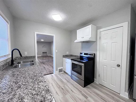 4th image of 3847 E 60th Ter