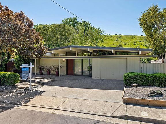 2nd image of 861 Del Ganado Road