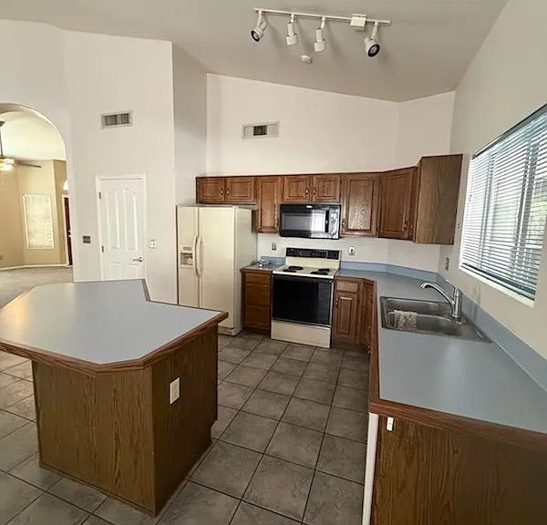 1644 W Duskfire Pl — Photo 3