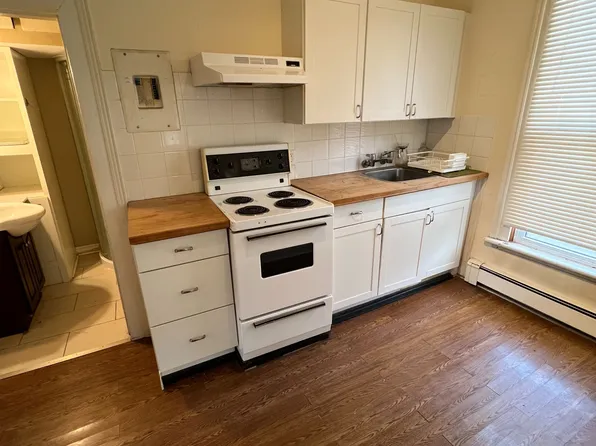 22 Victor St #3, London, ON N6C 1B7