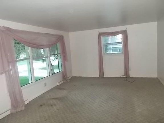 3rd image of 2487 Leslie Dr