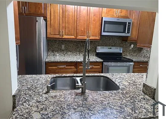 3 bed, 1400 sqft, $3,660 — Photo 4