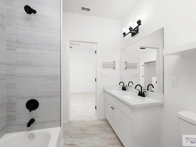 405 Lion'S Villa Ave #14 — Photo 12