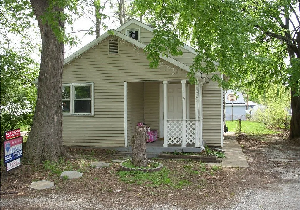 839 S Worth Ave photo 1