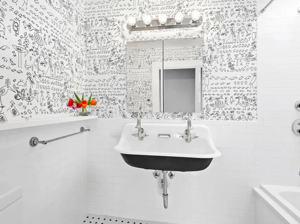 557 Ninth Street image 13 of 21