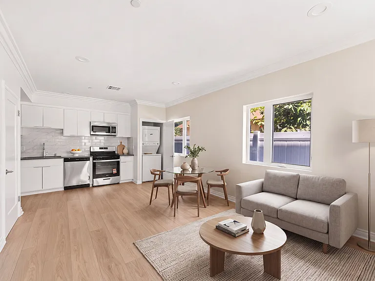 523 S Mathews St #523 — Photo 3