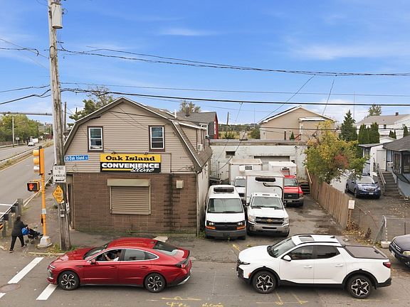 2nd image of 831 N Shore Rd