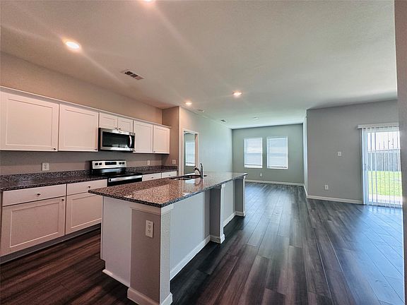 3rd image of 13341 Pine Dunes Dr