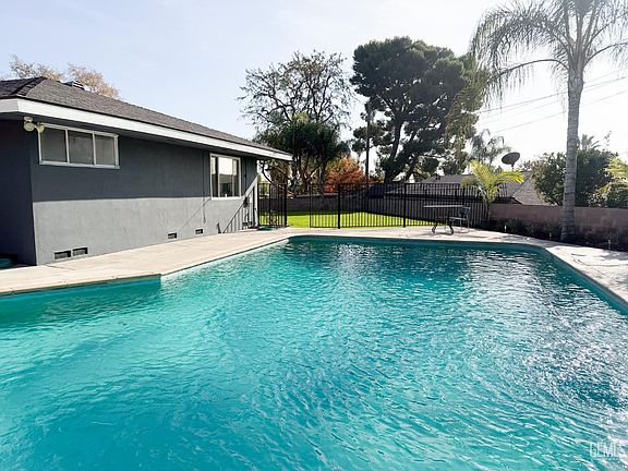 4th image of 1904 Ridgewood Dr