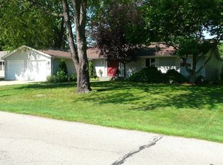 26 Mandel Ln, Prospect Heights, IL 60070