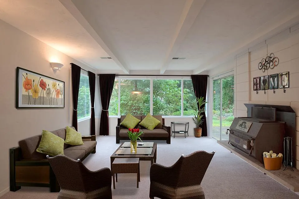 5 bed, 3000 sqft, $4,495 — Photo 2